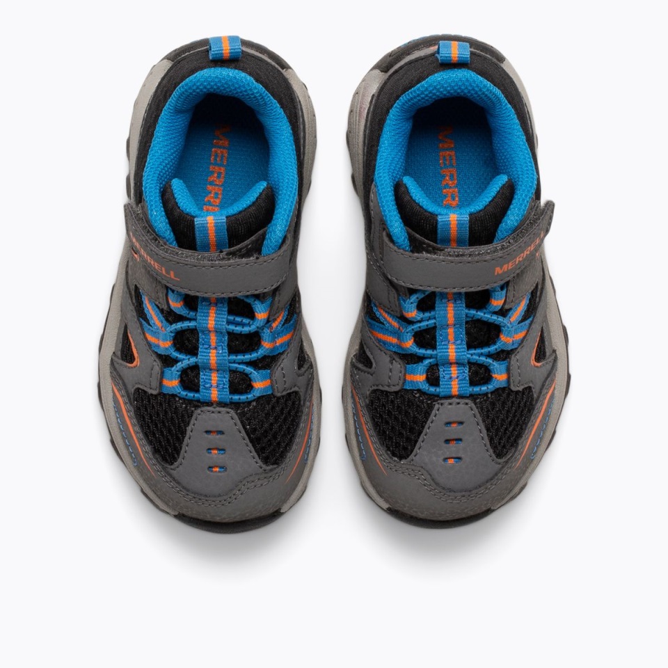 طفل صغير درب المطارد الابن. حذاء ميريل رمادي أسود