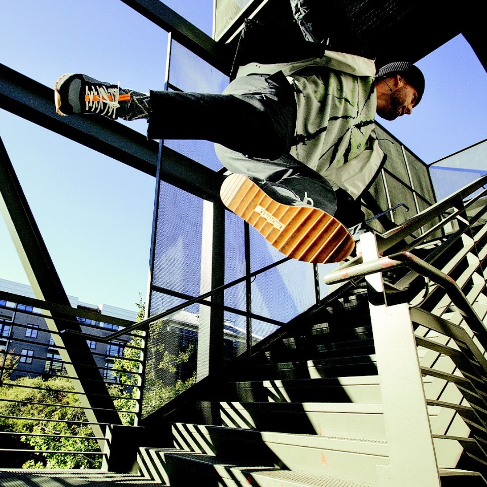 حذاء رياضي جبال الألب للرجال من خشب الأبنوس ميريل