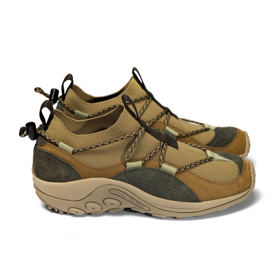ذئب Merrell Merrell المستكشف Moc في الغابة