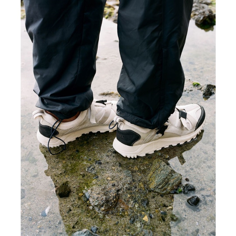 ميريل رجالي شورلاين لوكس أبيض