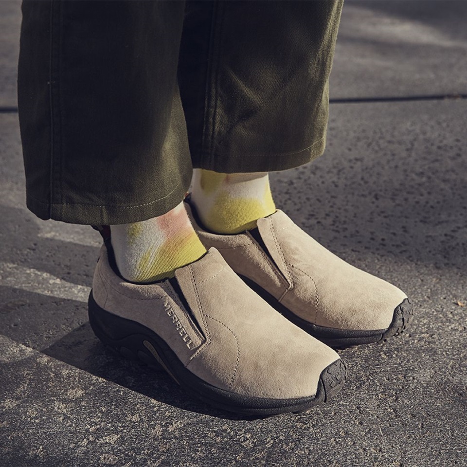 ميريل رمادي داكن للنساء في الغابة